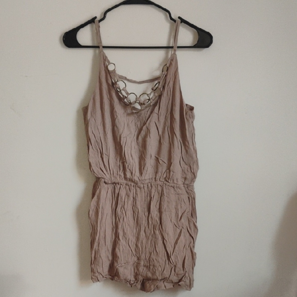 Very J | Taupe Sleeveless Romper W Chain Detail + Pockets | S | NWT